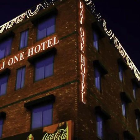 Rajone Hotel Faisalabad Extérieur photo