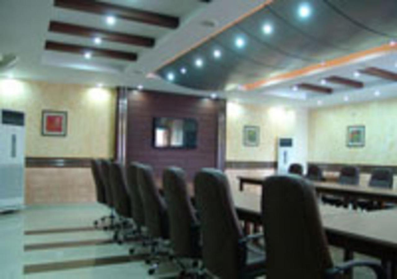 Rajone Hotel Faisalabad Extérieur photo