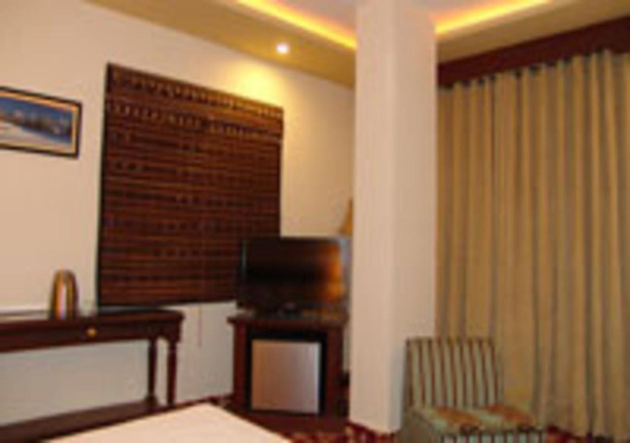 Rajone Hotel Faisalabad Extérieur photo