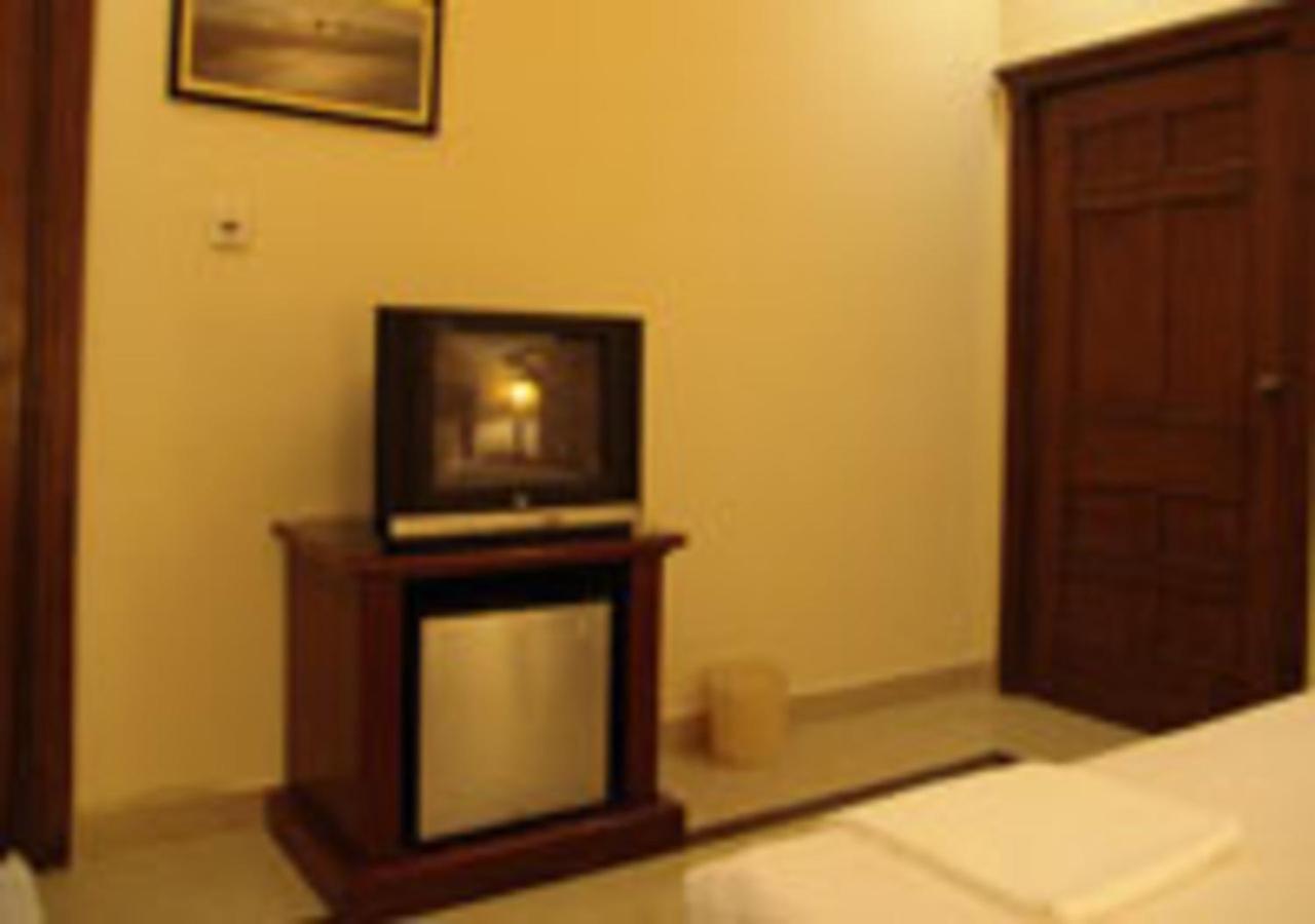 Rajone Hotel Faisalabad Extérieur photo