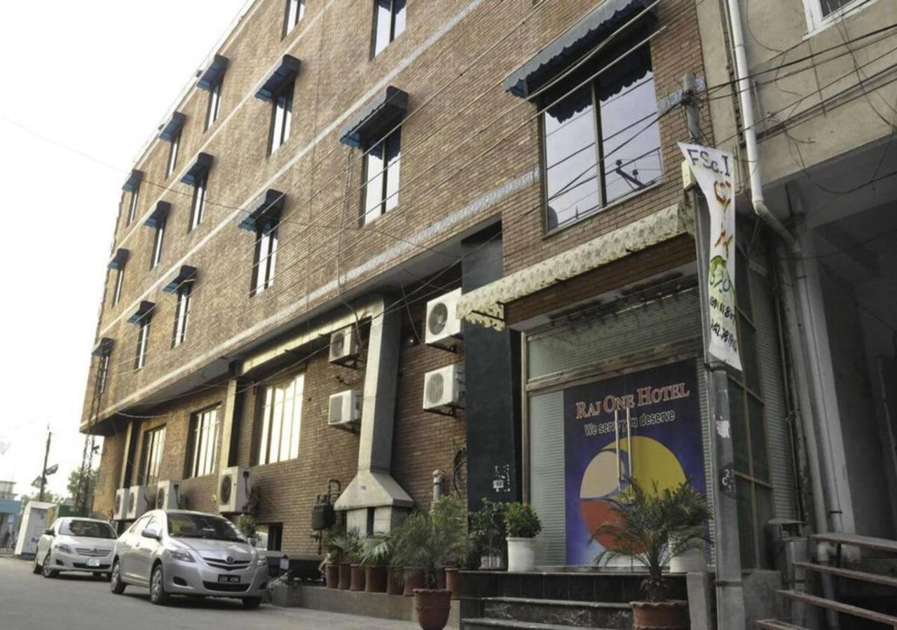 Rajone Hotel Faisalabad Extérieur photo